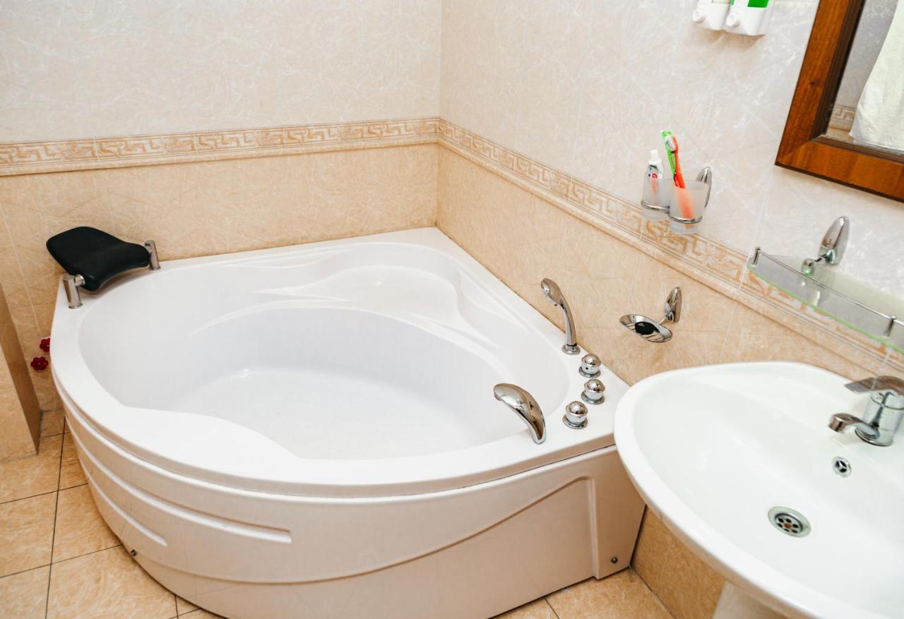 Buyuk Ipak Yo'Li Hotel Namangan 外观 照片